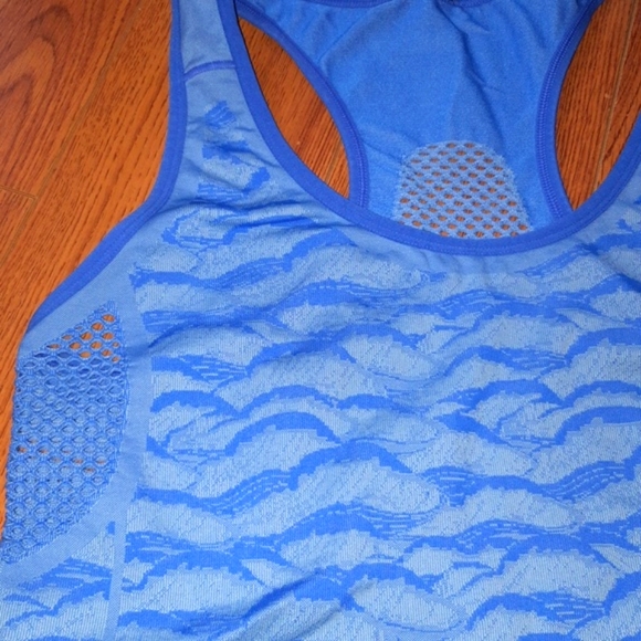 (M)🔥Bundle🔥 of 2 Tank Tops 1 Adidas 1 Climawear Active Tank Top - Picture 10 of 13